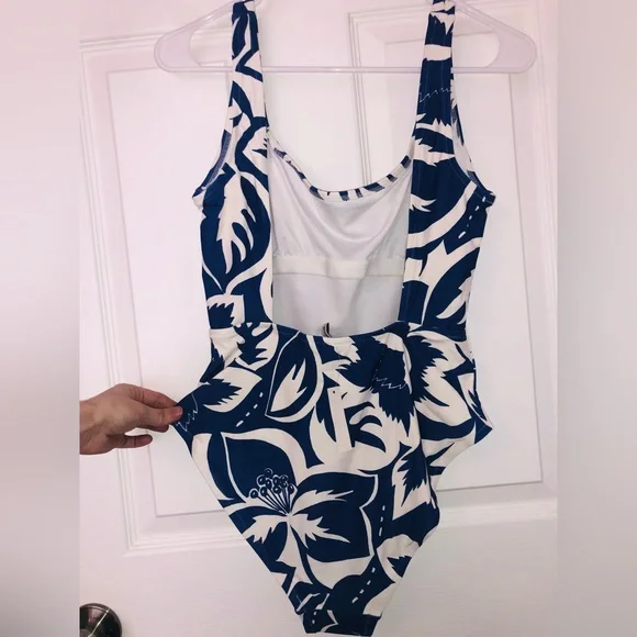 Madewell 1 piece bathing suit (M) - Picture 6 of 8